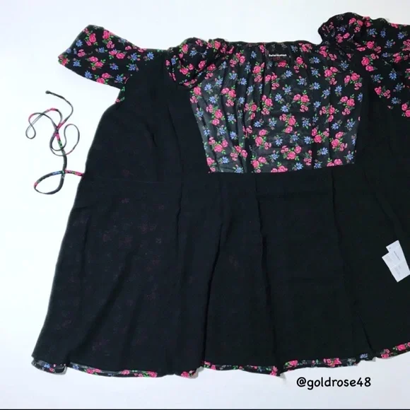 Reformation Eveleigh wrap dress in Brittany pattern - Picture 4 of 7